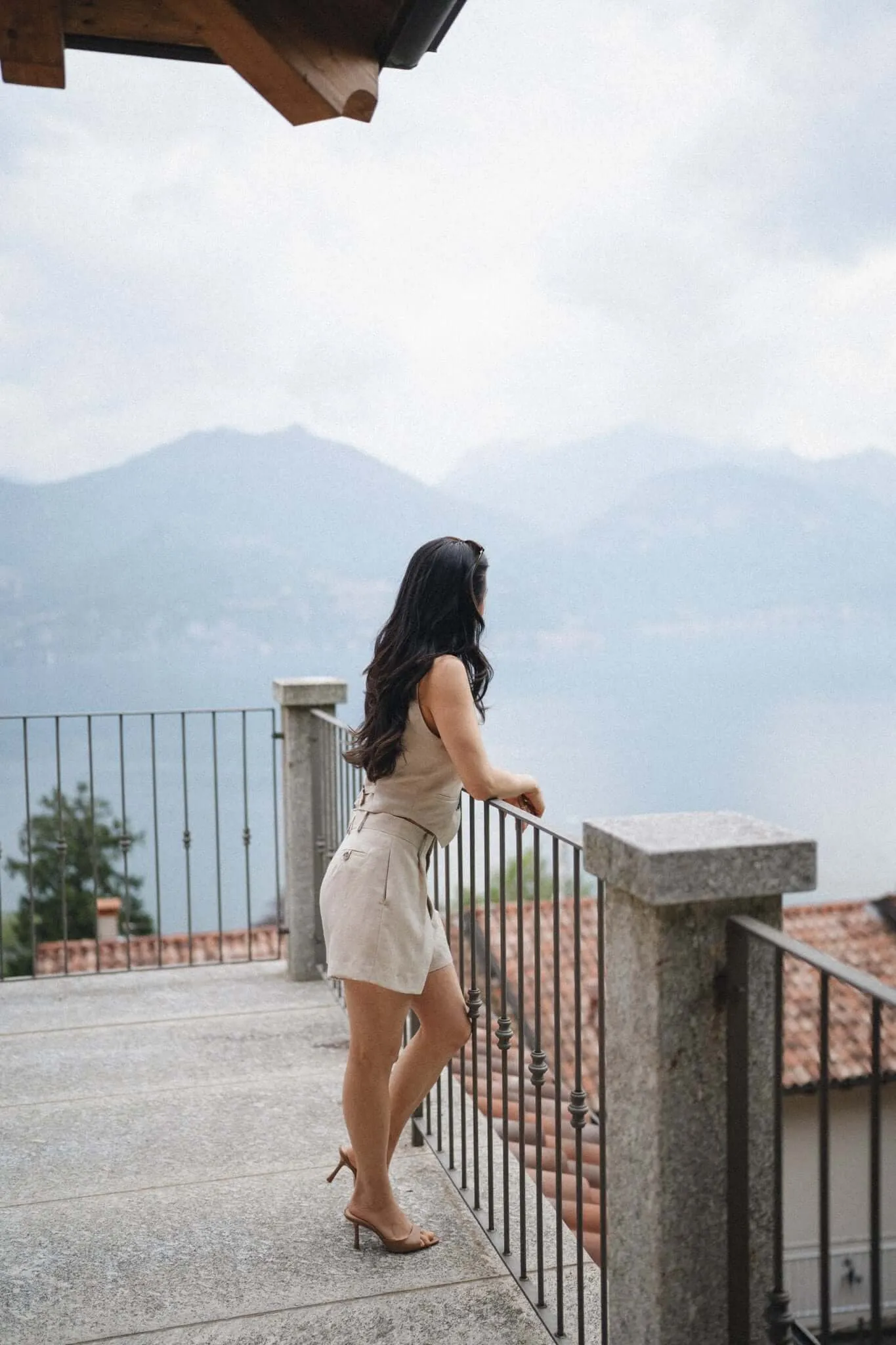 Linen & Wool Blend Tailored Shorts in Natural Herringbone