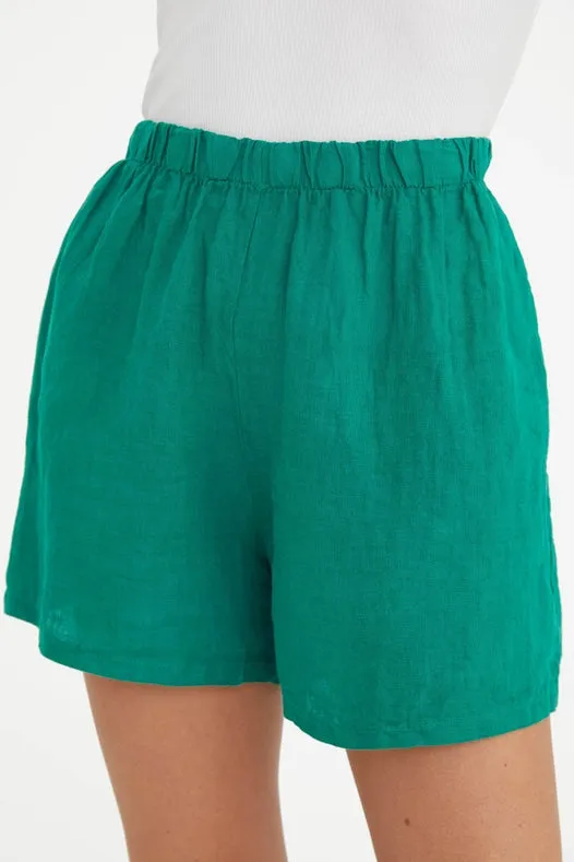 The Zion Linen Shorts In Emerald